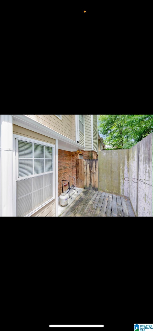 view of front of property featuring a deck