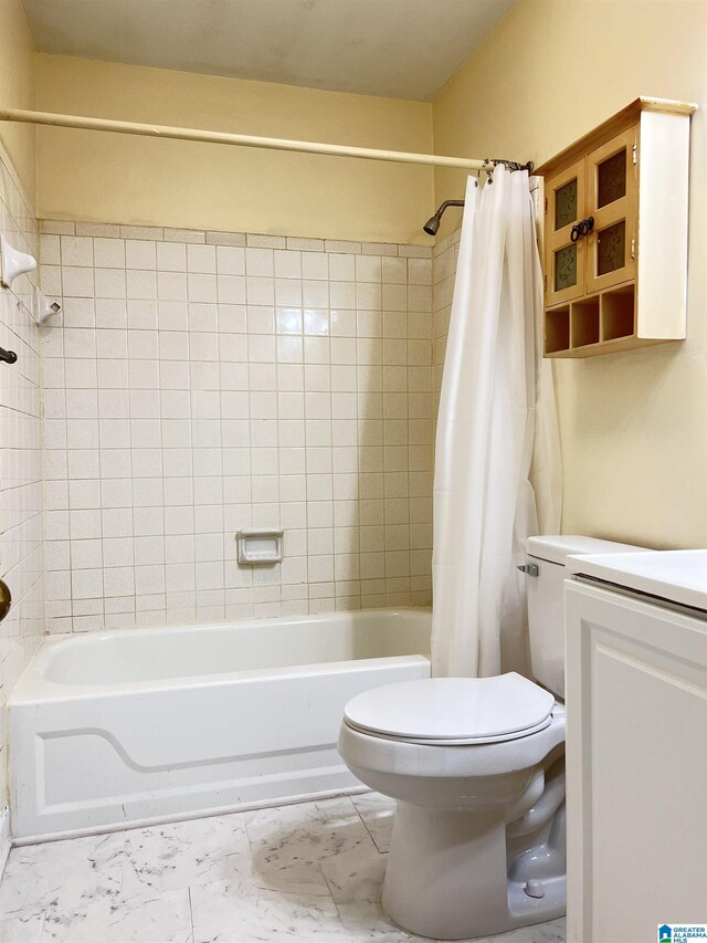 1047 Ivy Hills Cir Unit 1047, Hoover, AL 35216 - bathroom with toilet, shower / bath combination with curtain, and vanity
