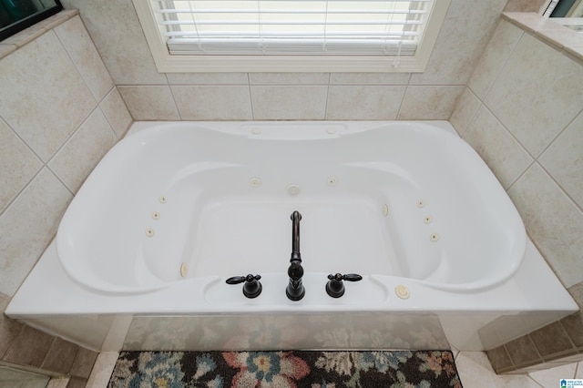 room details featuring tiled tub