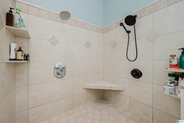 bathroom featuring tiled shower