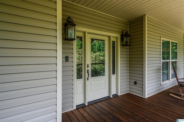 doorway to property with covered porch