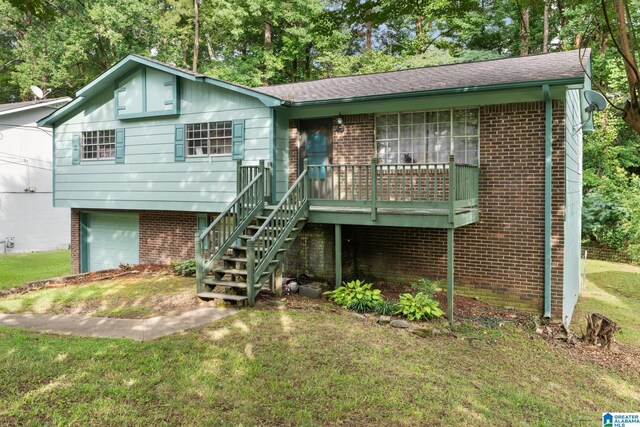 view of front of house featuring a garage and a front lawn