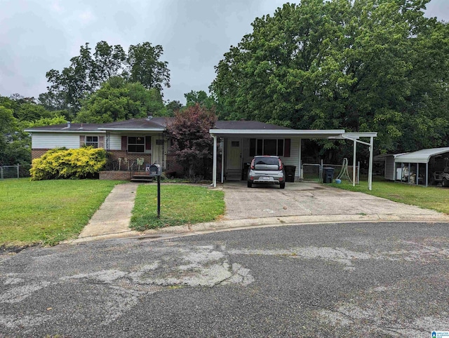 view of front of home featuring a front lawn and a carport