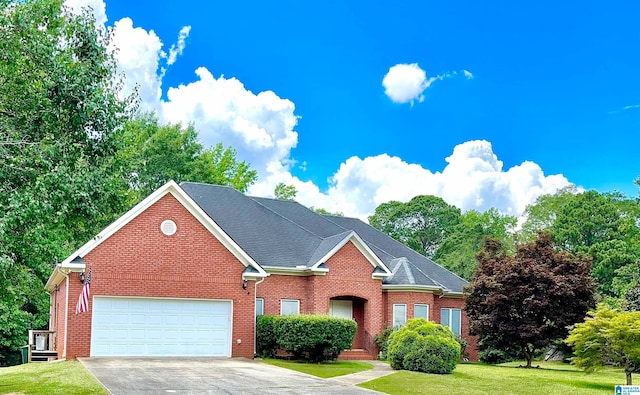 view of front of property with a front yard