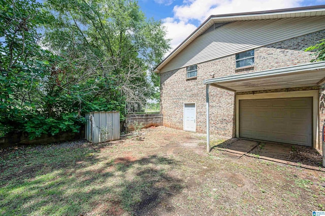 view of yard with a shed