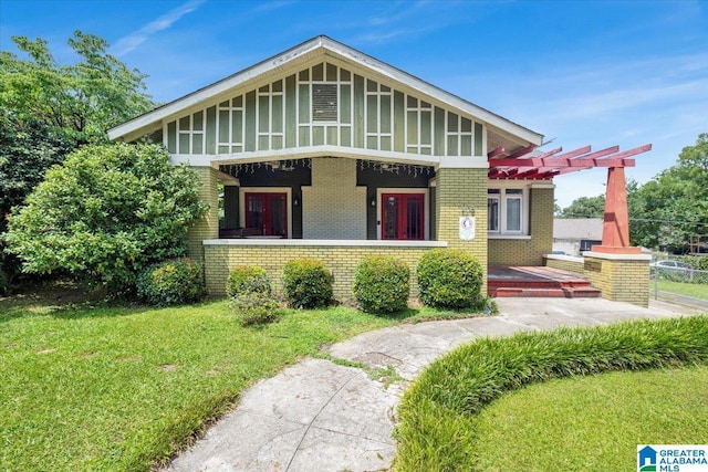 view of front facade with a front lawn