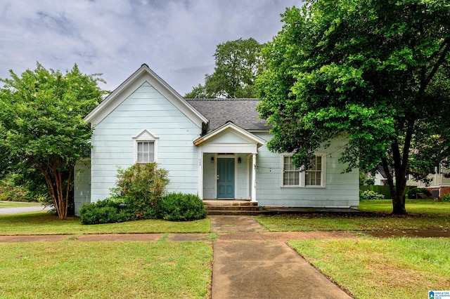 view of front of house featuring a front yard