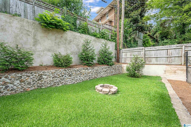 view of yard featuring an outdoor fire pit