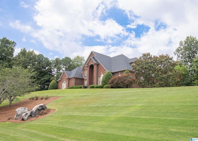 view of front of house with a front yard