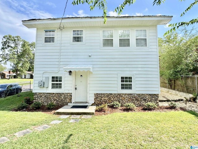 view of front of property with a front lawn