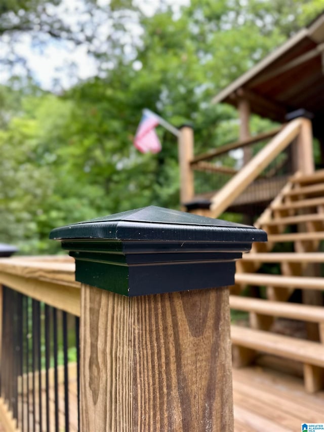 details featuring hardwood / wood-style flooring