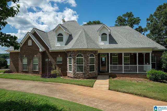 view of front of property featuring a front lawn and a porch