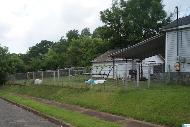 view of yard with a carport