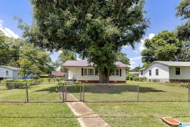 view of front facade featuring a front yard