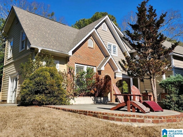 view of front facade featuring a front yard and a patio area