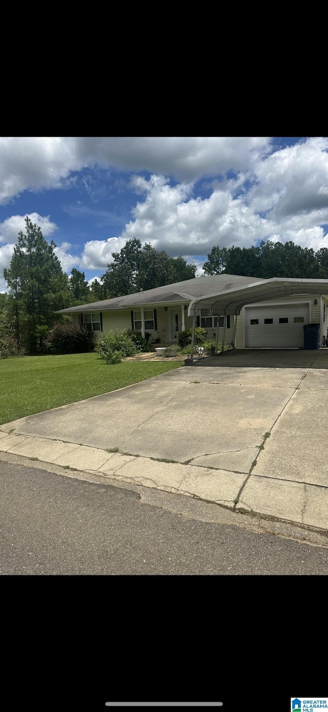 view of front of home featuring a carport, a garage, and a front yard