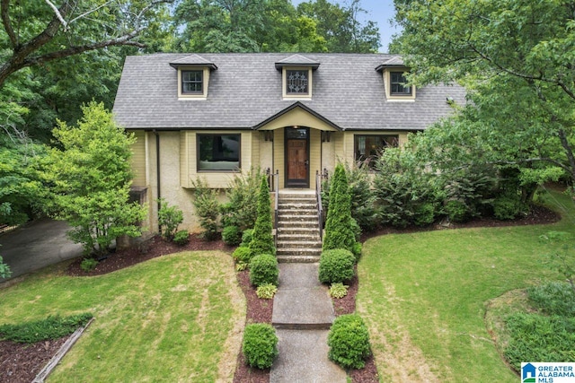 view of front of house with a front lawn