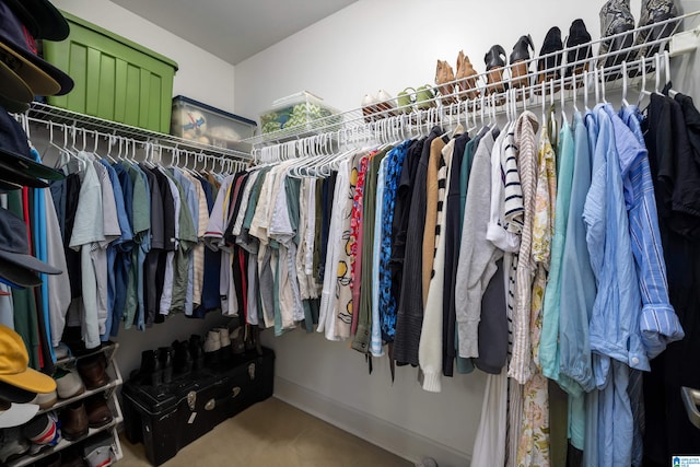 walk in closet featuring carpet