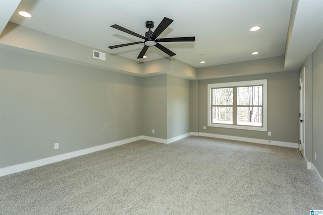 spare room with light carpet, baseboards, visible vents, a ceiling fan, and recessed lighting