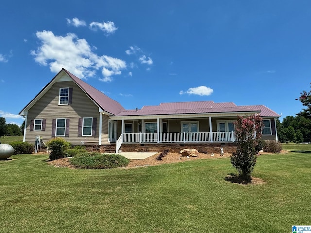 view of front facade featuring a front yard and a porch