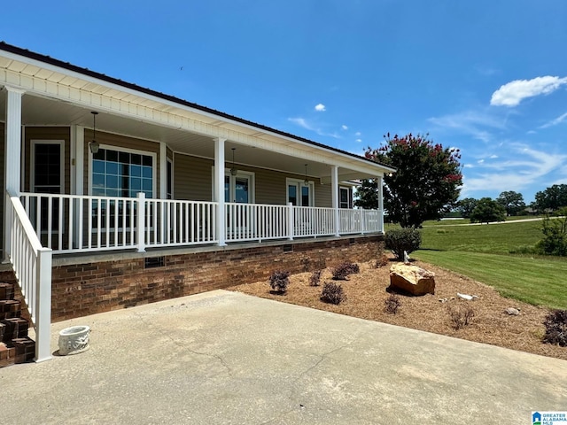 view of front of house with a front yard