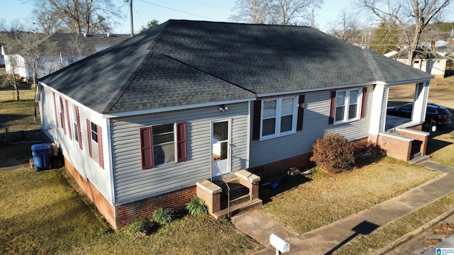 view of front of house featuring a front lawn