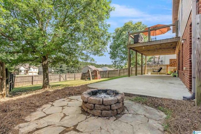 view of patio with an outdoor fire pit