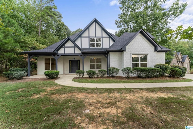 view of front facade with a front lawn and covered porch