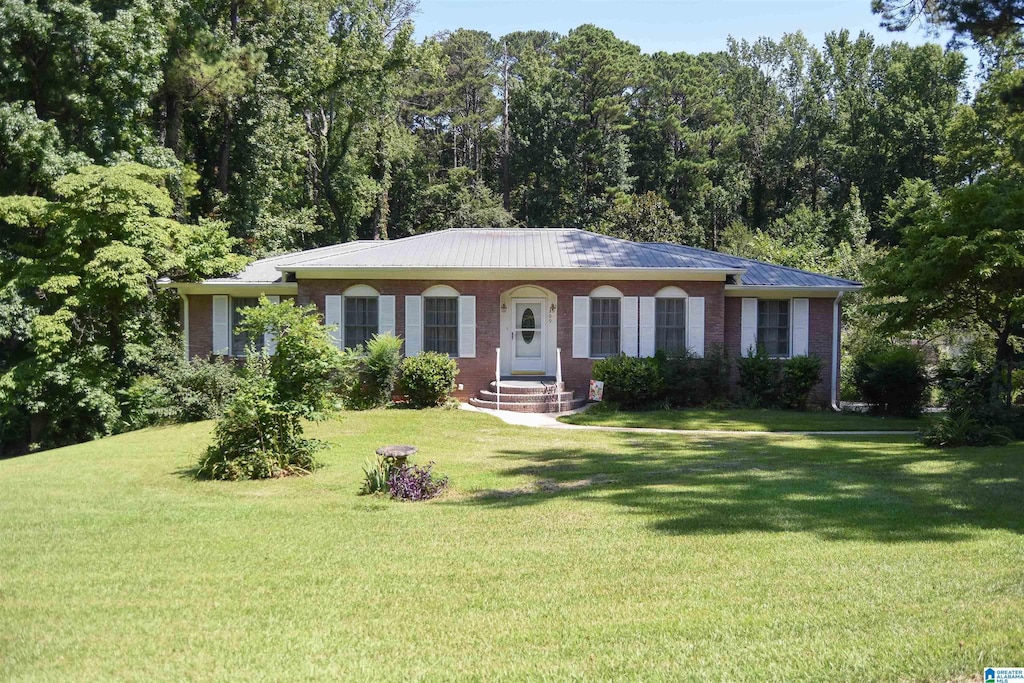 ranch-style home with a front lawn