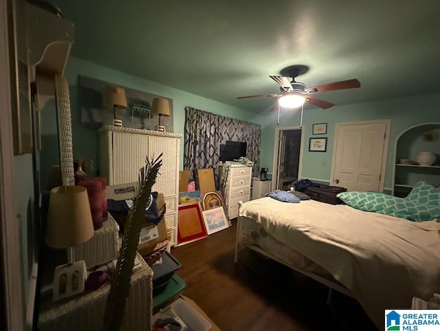 bedroom with dark wood-type flooring, a closet, and ceiling fan