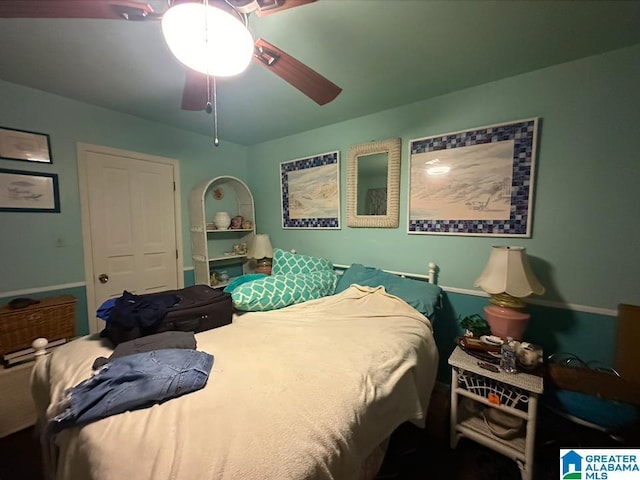 bedroom featuring ceiling fan