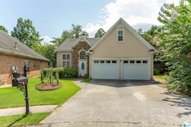 front facade featuring a front yard