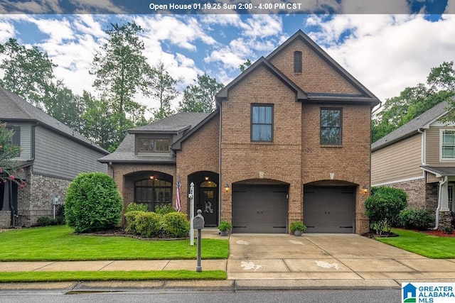 view of front facade featuring a front yard and a garage