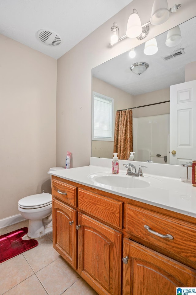 full bath featuring tile patterned floors, visible vents, toilet, and curtained shower