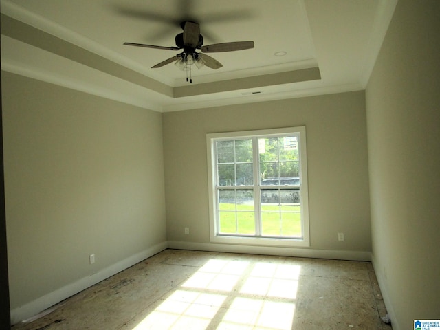 spare room featuring ceiling fan and a tray ceiling