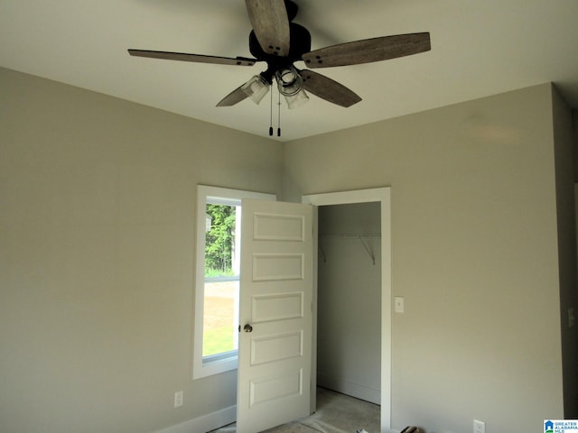 unfurnished bedroom featuring ceiling fan and a closet