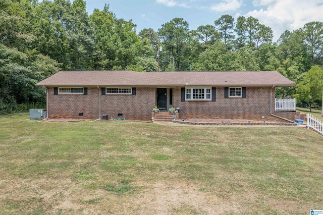 single story home featuring a front lawn