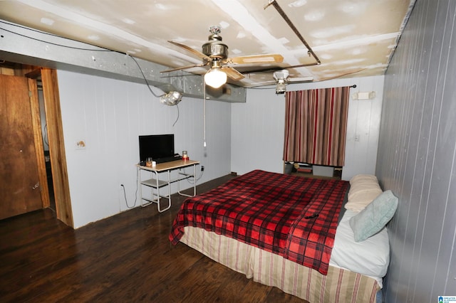 bedroom featuring dark wood-type flooring and ceiling fan