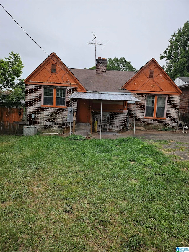 view of front of property with central AC unit and a front yard