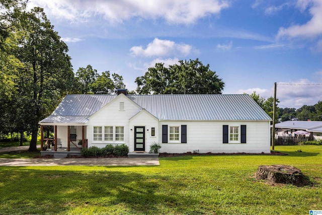 view of front of house with covered porch and a front yard