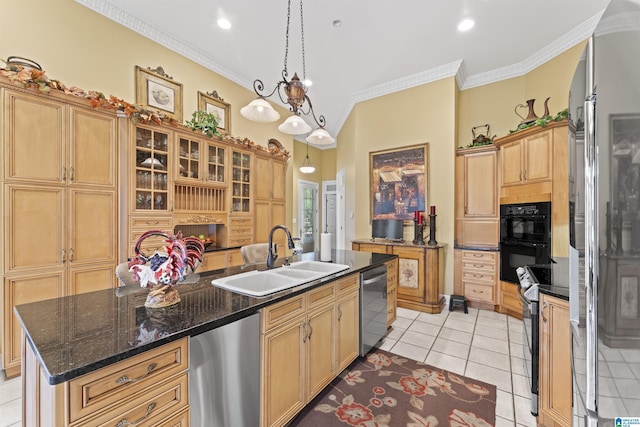 kitchen featuring sink, crown molding, appliances with stainless steel finishes, an island with sink, and decorative light fixtures