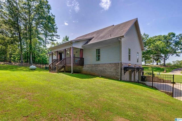 back of house featuring a lawn