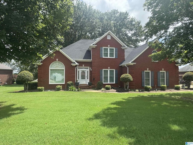 view of front facade featuring a front yard