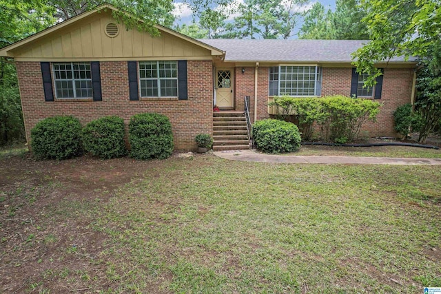 single story home featuring a front yard