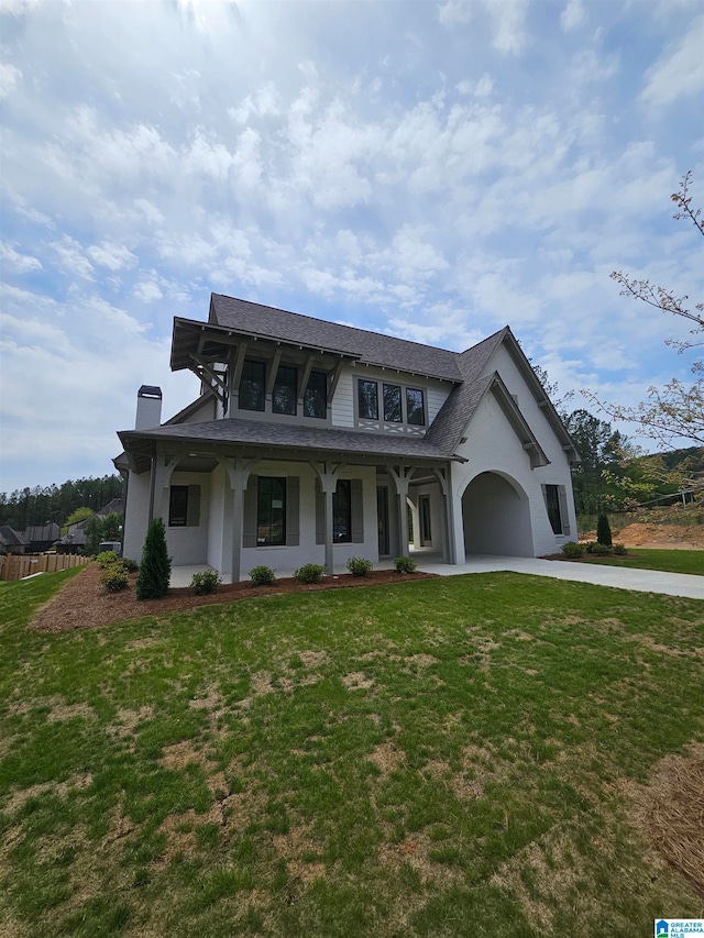 view of front of house featuring a front yard