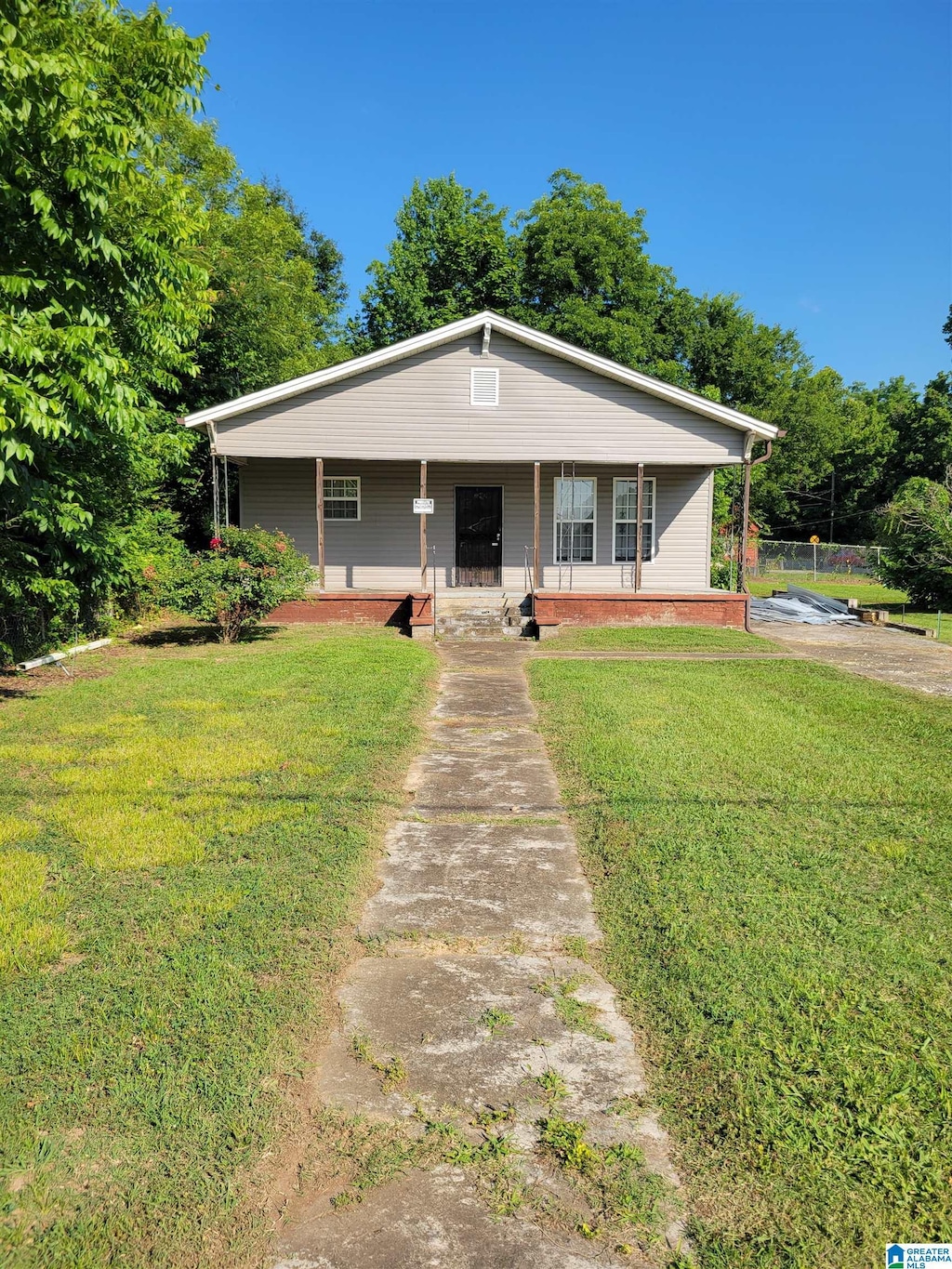 view of front of property with a front yard and covered porch