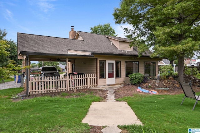 view of front facade featuring a carport and a front lawn