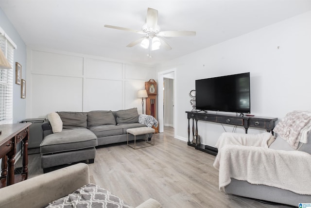 living room with light wood-type flooring and ceiling fan