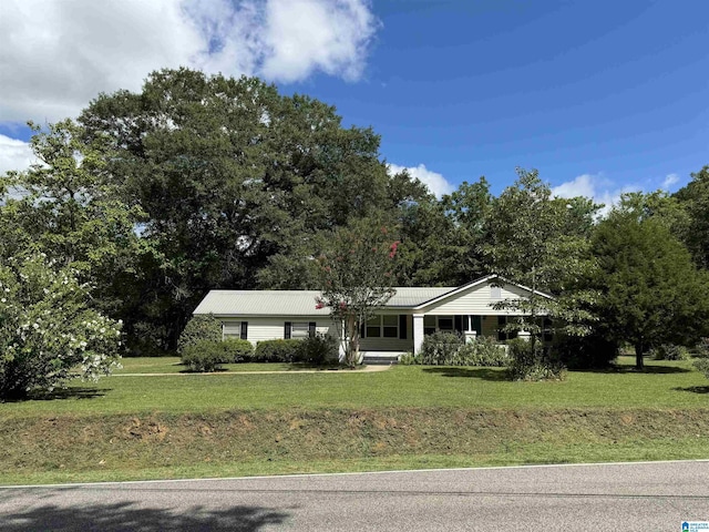 ranch-style home with a front yard