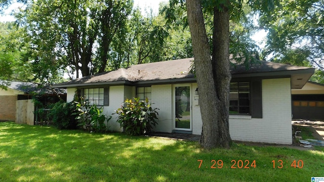 ranch-style home with a front lawn